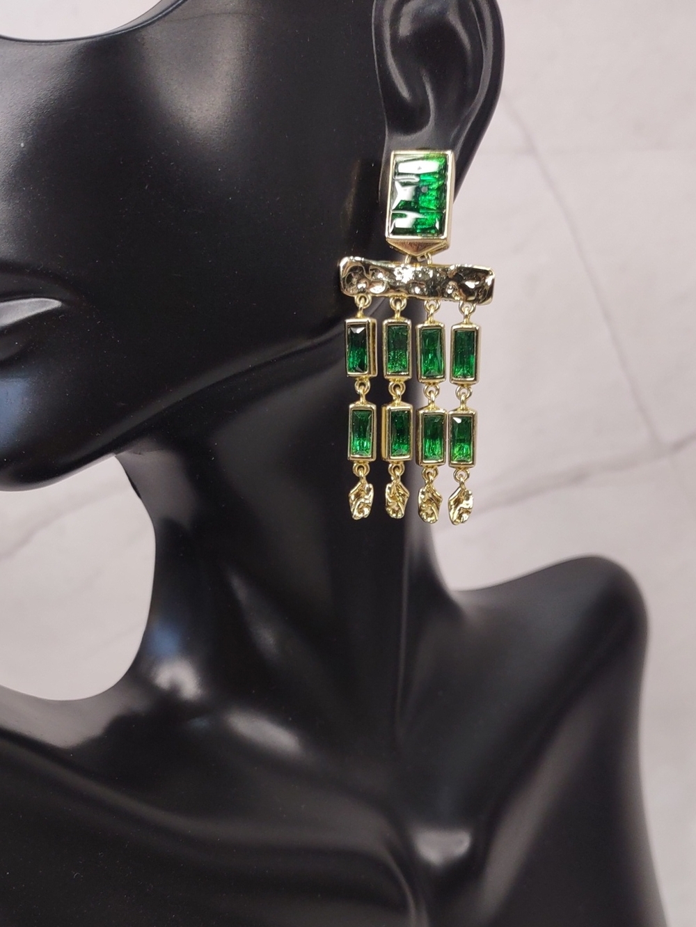 Kendra Scott "Jessa" Gold-Tone Emerald Green Rectangular Drop Earrings